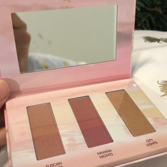 Blush and highlighter palette - Picture 2 of 3